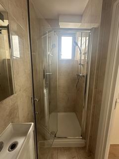 Studio to rent, Wigham House, Wakering Road, IG11