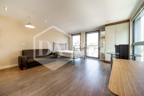 Studio to rent, Mintern Street, Islington, London