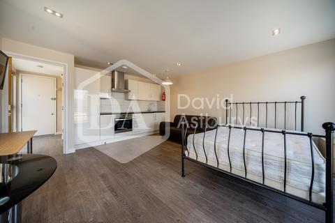 Studio to rent, Mintern Street, Islington, London