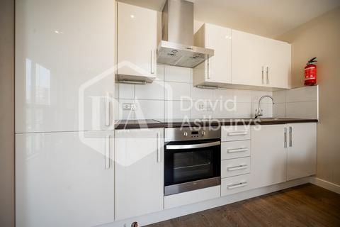 Studio to rent, Mintern Street, Islington, London