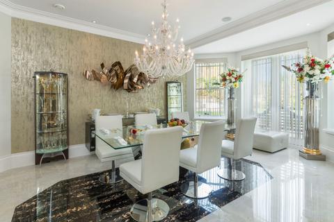 Brooklands Fairoak Lane, Oxshott, Leatherhead, KT22 0TN
