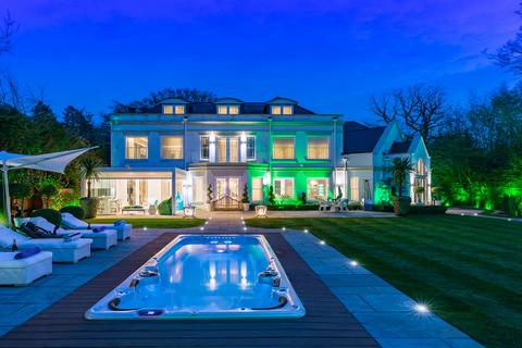 Brooklands Fairoak Lane, Oxshott, Leatherhead, KT22 0TN
