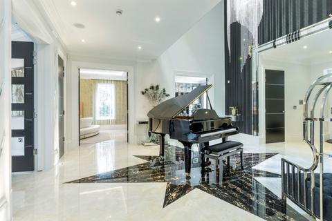 Brooklands Fairoak Lane, Oxshott, Leatherhead, KT22 0TN