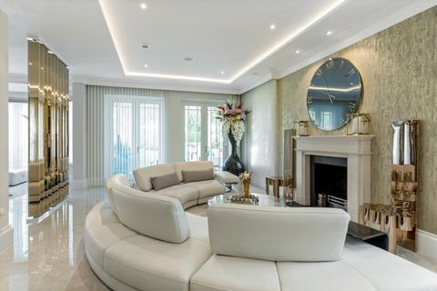 Brooklands Fairoak Lane, Oxshott, Leatherhead, KT22 0TN