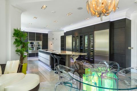 Brooklands Fairoak Lane, Oxshott, Leatherhead, KT22 0TN