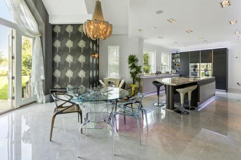 Brooklands Fairoak Lane, Oxshott, Leatherhead, KT22 0TN