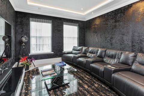 Brooklands Fairoak Lane, Oxshott, Leatherhead, KT22 0TN