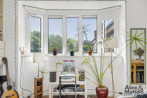 3 bedroom flat for sale, Jamaica Road, Bermondsey, SE16