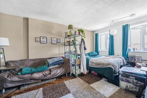 3 bedroom flat for sale, Jamaica Road, Bermondsey, SE16