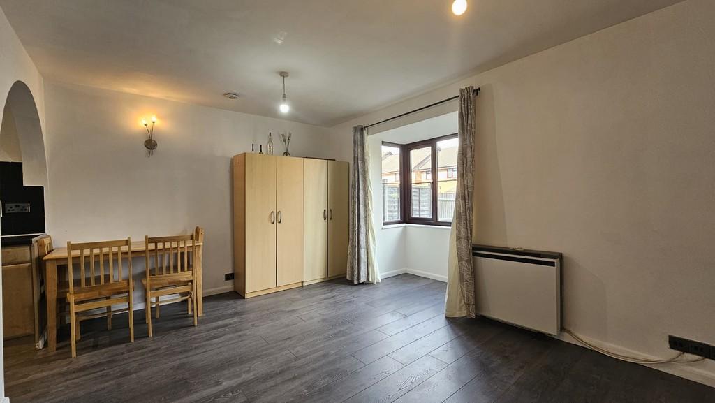 Apartment in HA0 - View 3