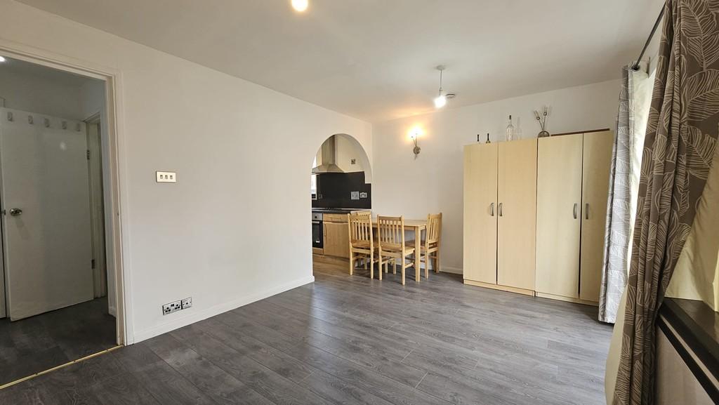 Apartment in HA0 - View 4