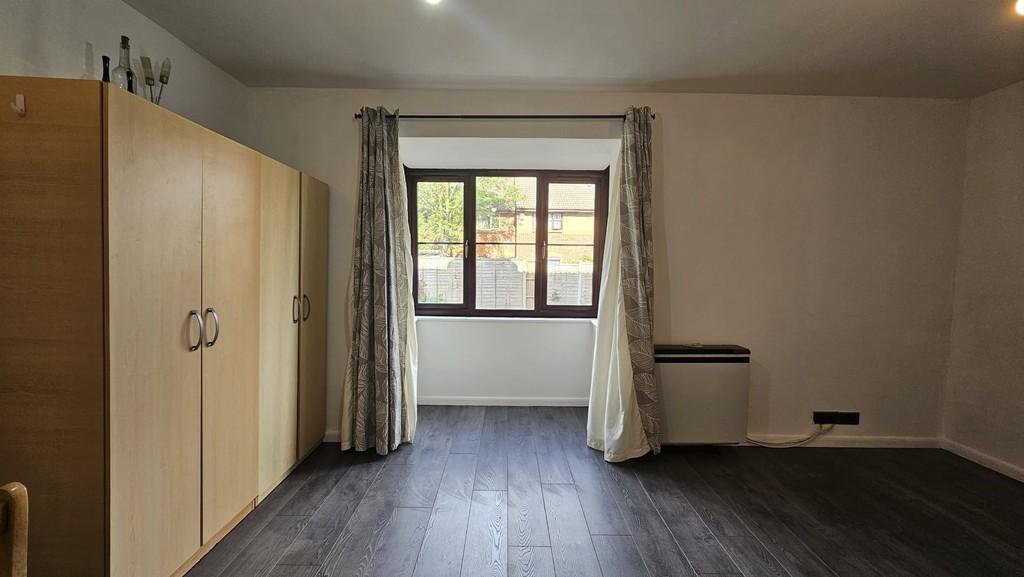 Apartment in HA0 - More