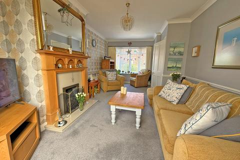 3 bedroom end of terrace house for sale, Long Walk, Scarborough YO12