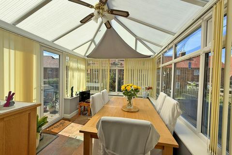 3 bedroom end of terrace house for sale, Long Walk, Scarborough YO12
