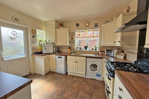 3 bedroom end of terrace house for sale, Long Walk, Scarborough YO12