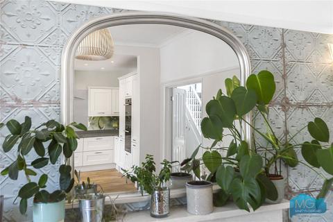 63 Brownlow Road, London, N11 2BJ