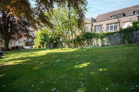 2 bedroom flat for sale, Betjeman Gardens, Chorleywood, WD3