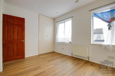 76 Medcalf Road, Enfield, EN3 6HL