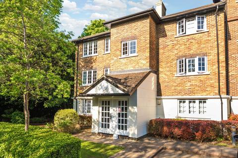 127 Selhurst Close, London, SW19 6AY