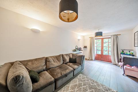 127 Selhurst Close, London, SW19 6AY