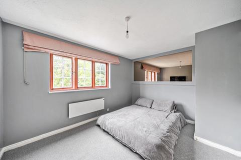 127 Selhurst Close, London, SW19 6AY