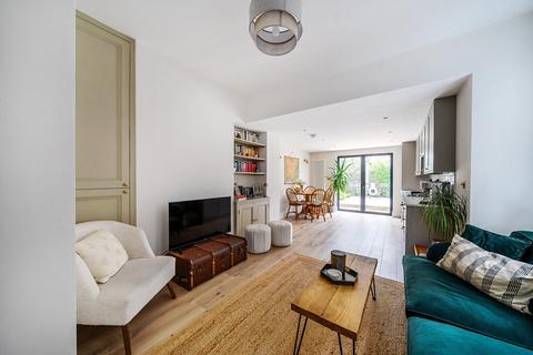 10a Gilbey Road, London, SW17 0QF