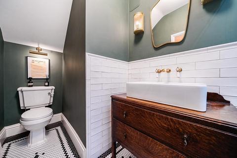 10a Gilbey Road, London, SW17 0QF
