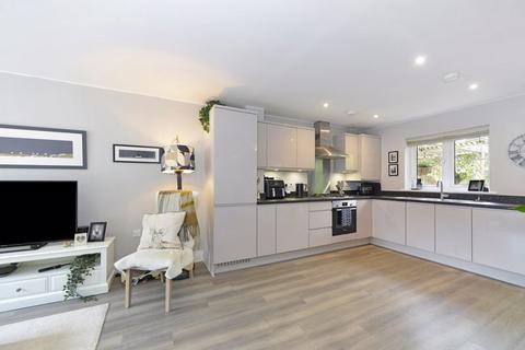 77 Bramley Vale, Cranleigh, GU6 7FY