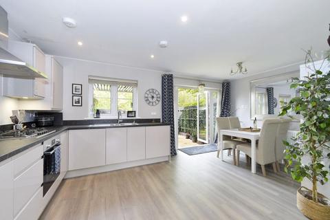 77 Bramley Vale, Cranleigh, GU6 7FY