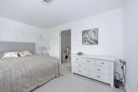 77 Bramley Vale, Cranleigh, GU6 7FY