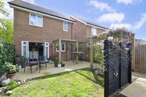77 Bramley Vale, Cranleigh, GU6 7FY