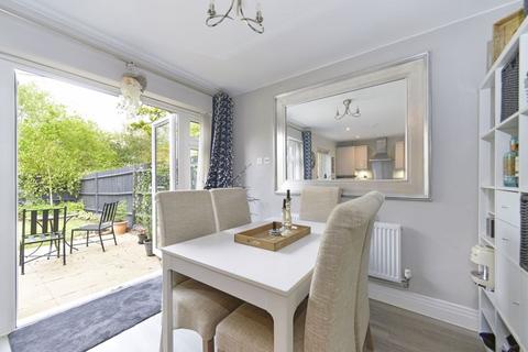 77 Bramley Vale, Cranleigh, GU6 7FY