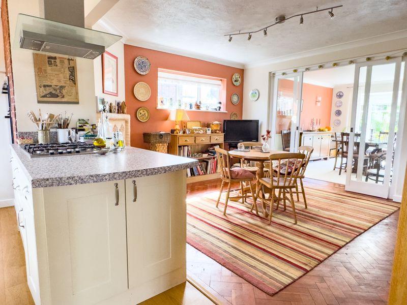 Kitchen/Breakfast