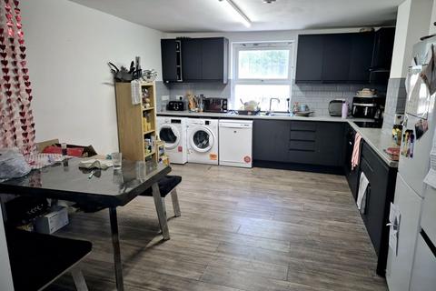 50 Ash Grove, Leeds, LS6 1AY