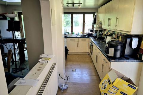 3 bedroom semi-detached house for sale, St. Annes Drive, Leeds