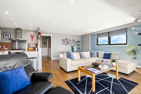 15/3, 1 Meadowside Quay Square, Glasgow, G11 6BS