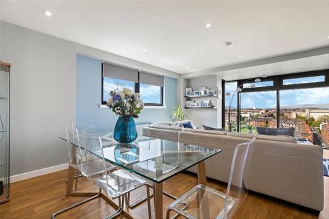 15/3, 1 Meadowside Quay Square, Glasgow, G11 6BS