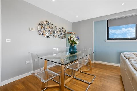 15/3, 1 Meadowside Quay Square, Glasgow, G11 6BS