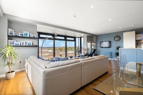 15/3, 1 Meadowside Quay Square, Glasgow, G11 6BS
