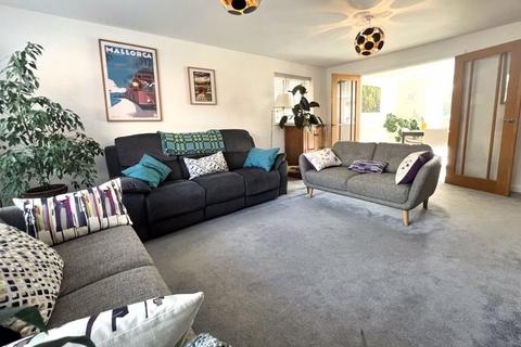3, Manor View Lower Road, Temple Ewell, Dover, CT16 3PU