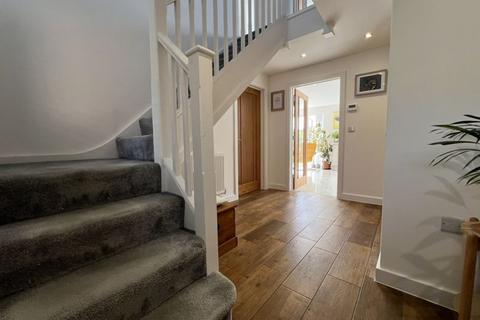 3, Manor View Lower Road, Temple Ewell, Dover, CT16 3PU