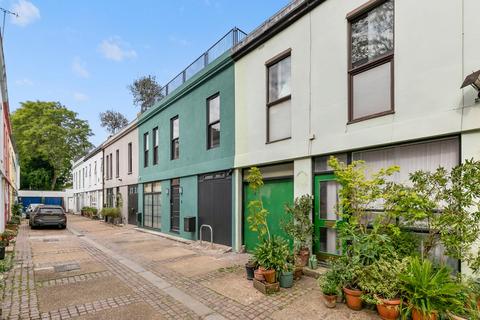 5 bedroom mews to rent, Old Manor Yard, Earls Court, London