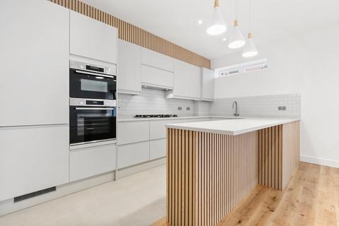 5 bedroom mews to rent, Old Manor Yard, Earls Court, London