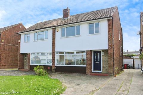 3 bedroom semi-detached house to rent, Alderbury Road West, Langley