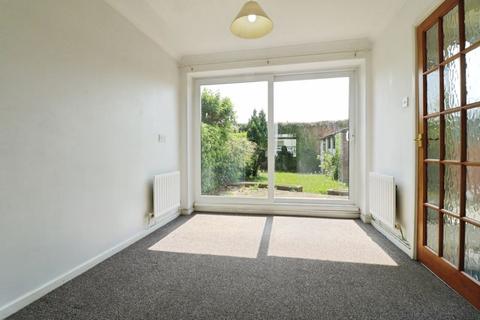 3 bedroom semi-detached house to rent, Alderbury Road West, Langley