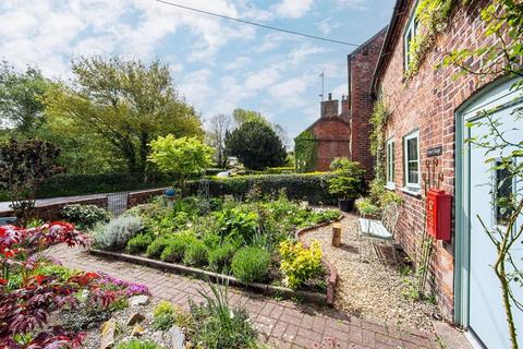 4 bedroom cottage for sale, Englesea Brook Lane, Crewe