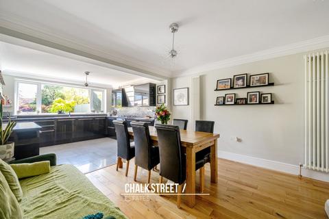 54 Havering Drive, Romford, RM1 4BH