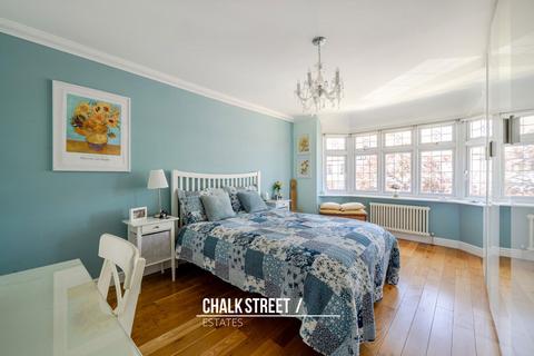 54 Havering Drive, Romford, RM1 4BH