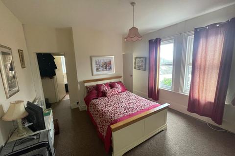 Studio to rent, Upperton Area