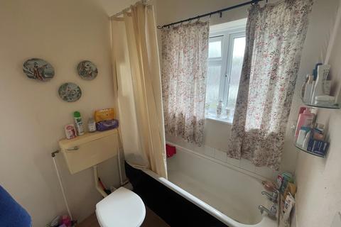 Studio to rent, Upperton Area